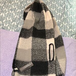 Tahari Neutral Plaid Wool-Blend Scarf in Black, Gray & Cream